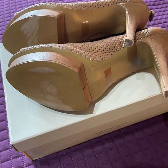 BCBG Booties size 10 - Picture 5 of 6